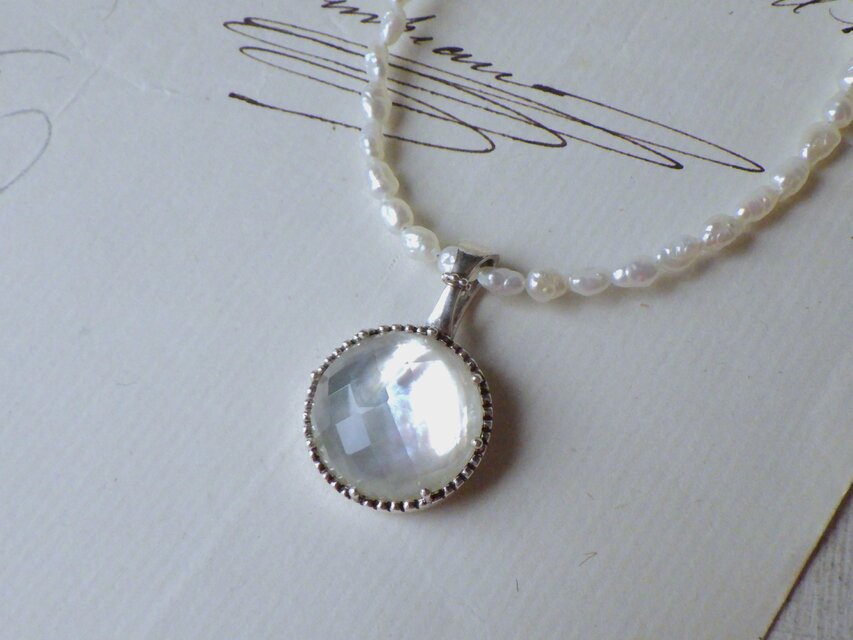 SV白蝶貝＆クォーツのチェッカーカットのネックレス