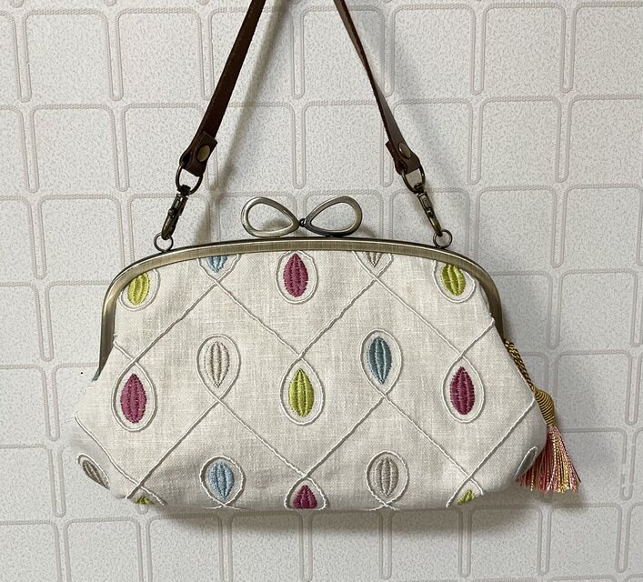 イギリス　クラーククラーク　リボンひねり親子がま口長財布バック　