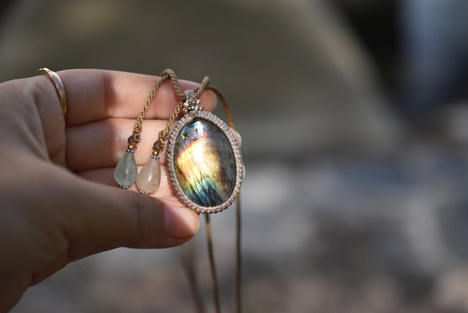 黄金マルチカラー☆ラブラドライト マクラメネックレス1237