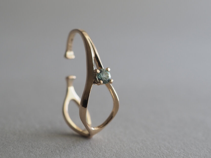 Nuance curve K10イヤーカフ(Blue Green Sapphire)