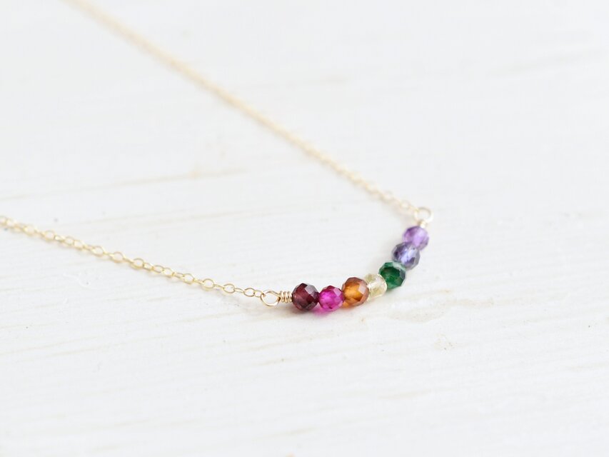 秋冬限定【14kgf ネックレス】虹色 レインボー 天然石／深み くすみカラー カラフル 秋 冬