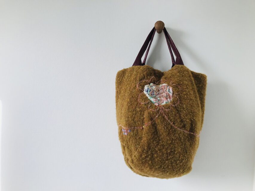 Bag   手縫いのバッグ　  布製　本革持ち手　スローファッション　ハンドメイド　1864