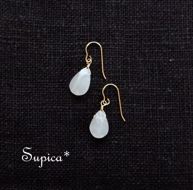 s218-750【天然石　6月の誕生石　ホワイトムーンストーン】14kgf　ミルキーカラーのピアス