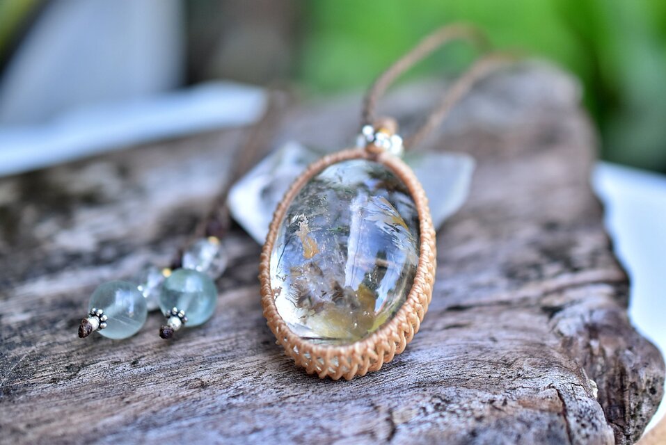 緑の共存☆ガーデンルチルクォーツ マクラメネックレス1268 | iichi