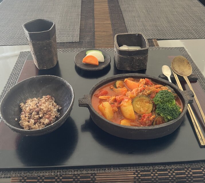 オーバル深皿(グラタン皿) 黒釉&黒泥彩 「継」handle | iichi 日々の