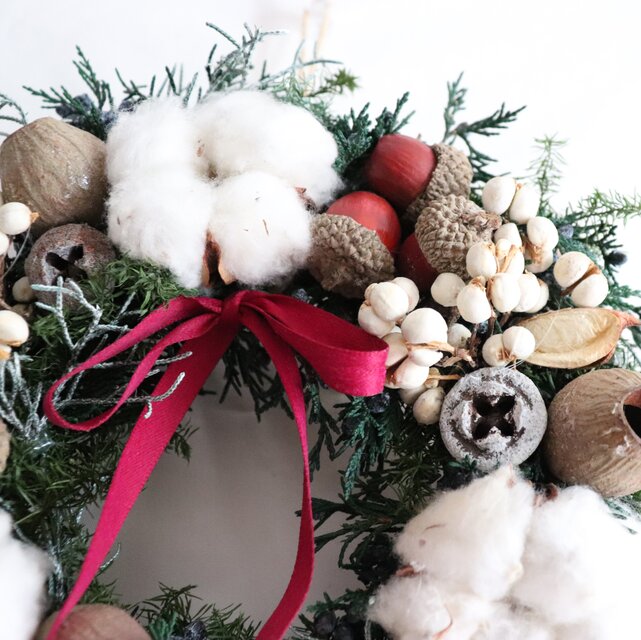 どんぐりと綿の実のプリザーブドグリーンリース | iichi 日々の暮らし