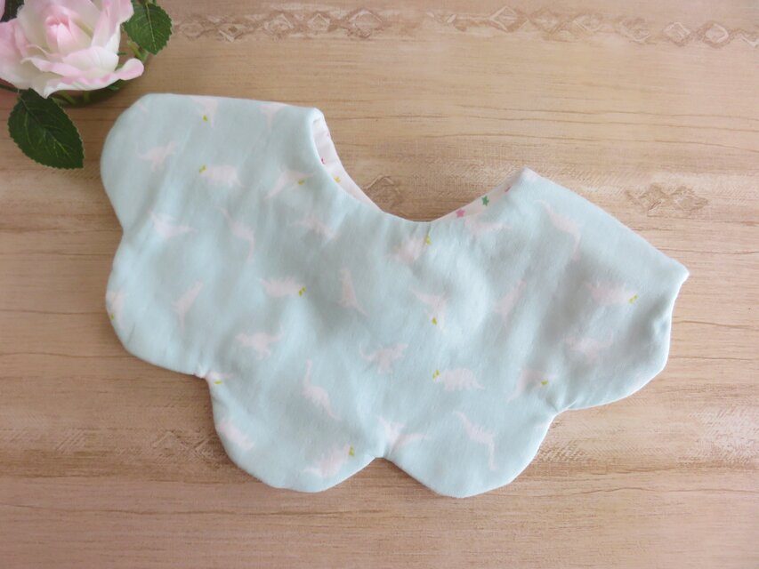 New*ふわふわお花のスタイ*恐竜*グリーン*スター