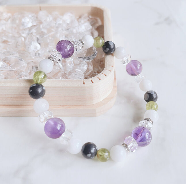 悪夢を撃退し、穏やかな睡眠へ導く アメジスト ムーンストーン