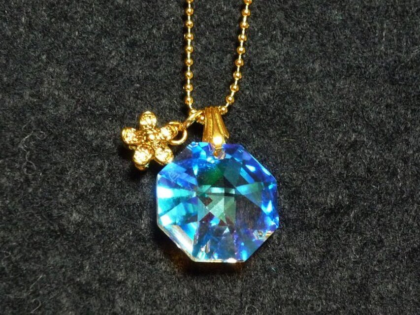 ✨虹色スワロフスキー＆フラワーのネックレスⅡ✨