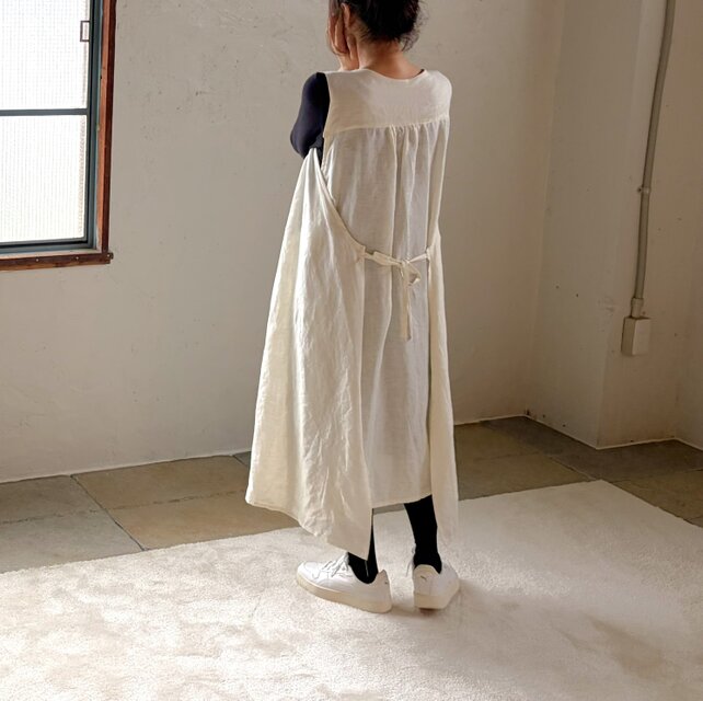 リネン100％ アシンメトリー エプロン ギャザー ワンピース/white オフ