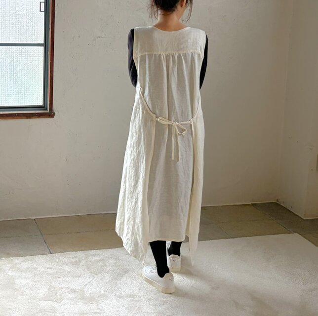 リネン100％ アシンメトリー エプロン ギャザー ワンピース/white オフ