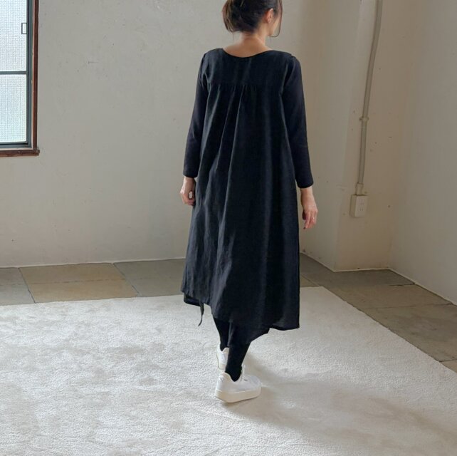 リネン100％ アシンメトリー エプロン ギャザー ワンピース/black 黒
