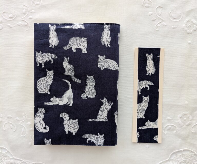 リバティプリント 文庫用(Meow B)