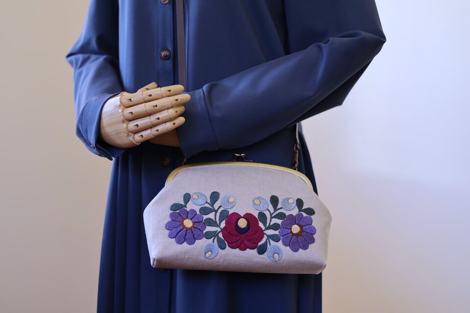 ナチュラルリネン 花刺繍 ポシェット バッグ | iichi 日々の暮らしを