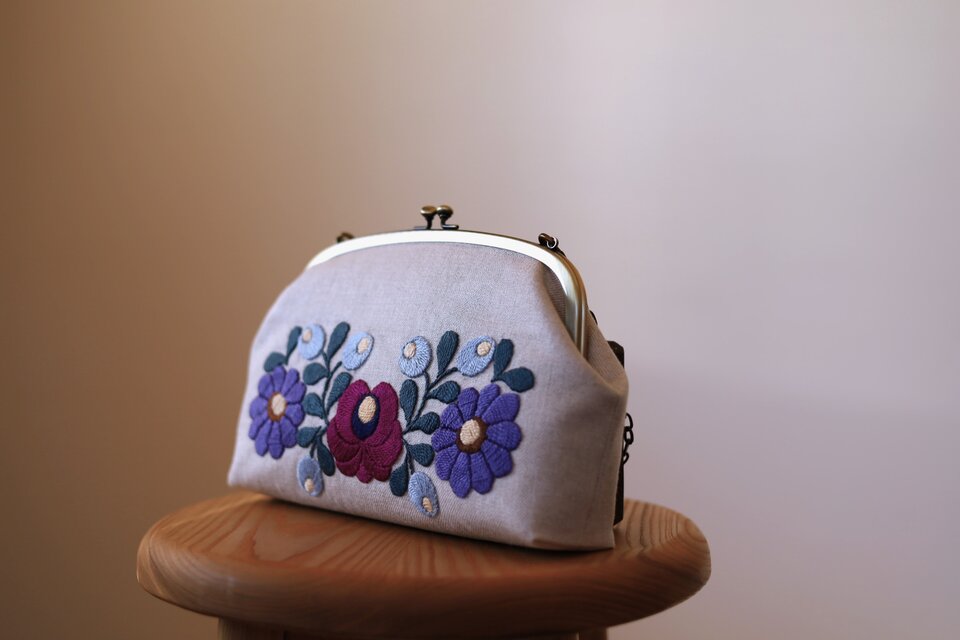 ナチュラルリネン 花刺繍 ポシェット バッグ | iichi 日々の暮らしを