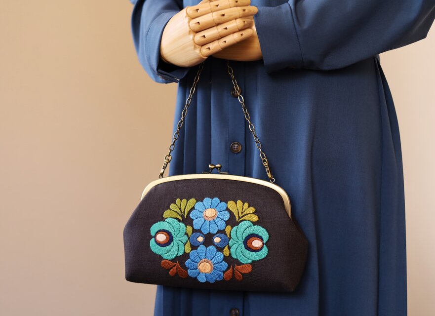 ブラウンリネン　花刺繍　ポシェット　バッグ