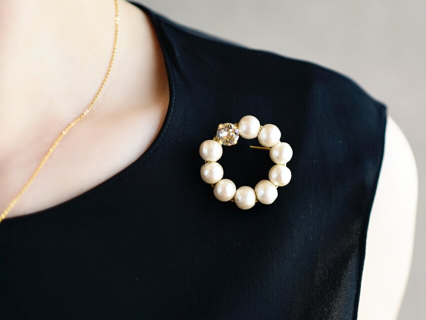 【ブローチ】コットンパール スワロフスキークリスタル リース