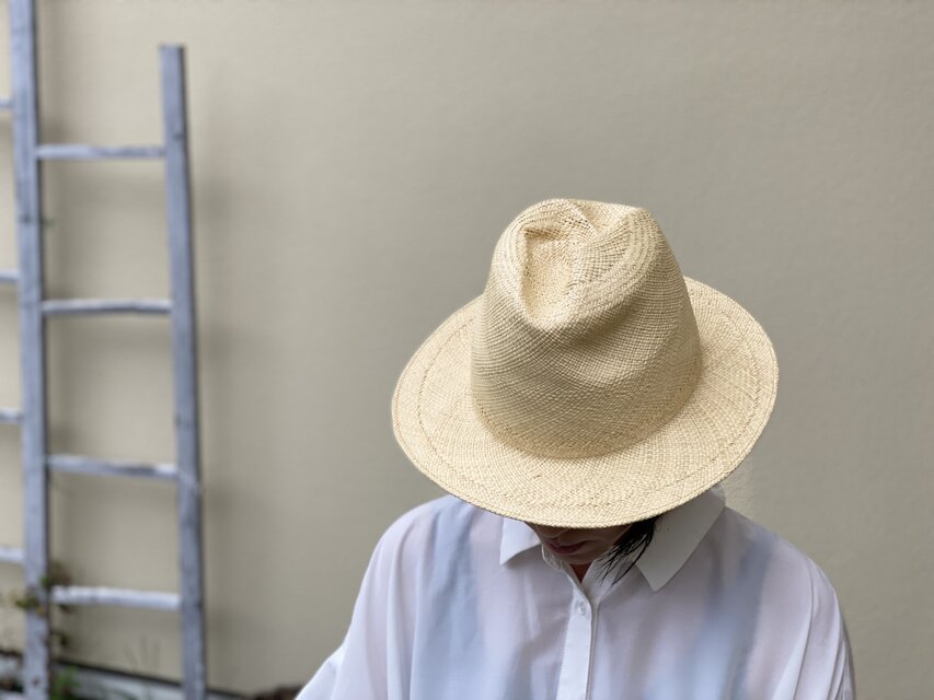 クシュとつまんだパナマハット