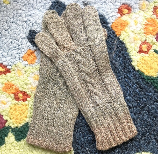 アラン模様の5本指ニット手袋---グレーミックス | iichi 日々の暮らし