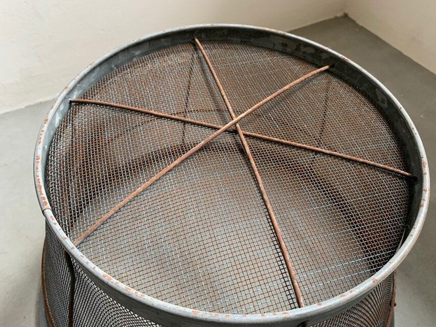 アイアンメッシュバスケット | iichi 日々の暮らしを心地よくする