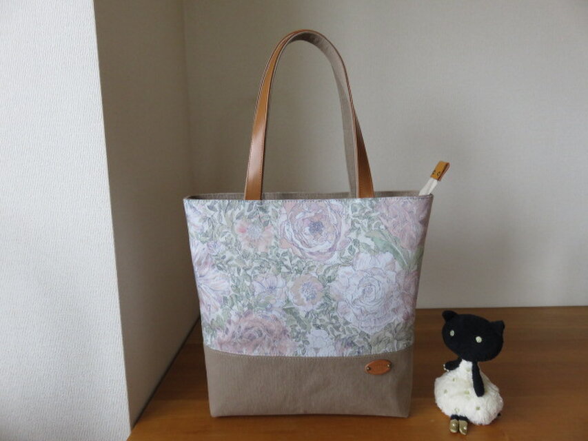 お値下げ♪　リバティ　ローズザンジーを使ったファスナー付きトートバッグ