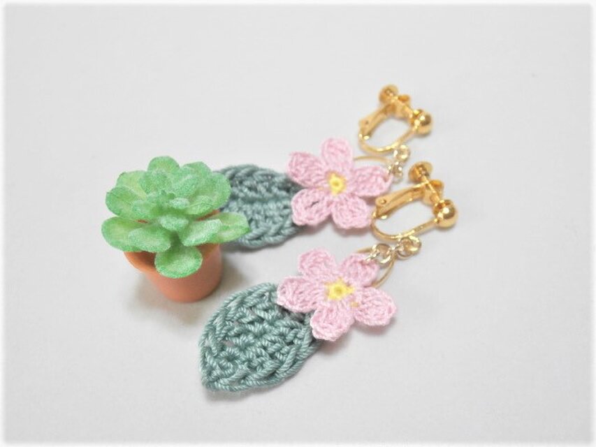 B9302 お花モチーフのイヤリング SOLD