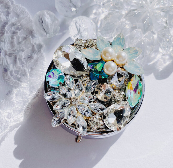 ガラスの雪 snow ピルケース キラキラ宝石のピルケース | iichi