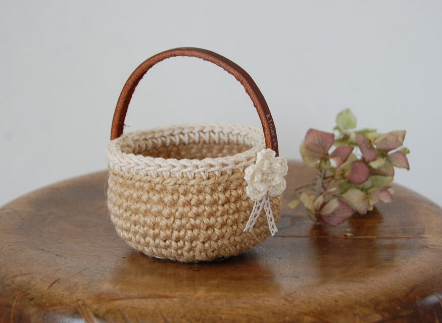 麻ひも小物入れ（花）ホワイト