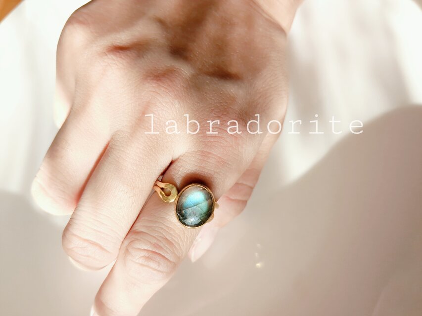 最新作「ラブラドライト」の世界でひとつの天然石リング