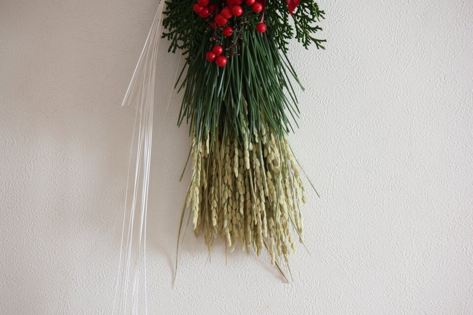 予約注文】稲穂と松のお正月飾り(南天） | iichi 日々の暮らしを