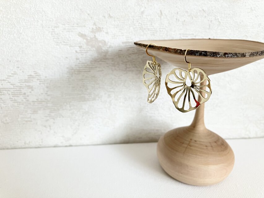 【受注生産】蓮の葉ピアス　大ぶり | 真鍮・サージカルステンレス