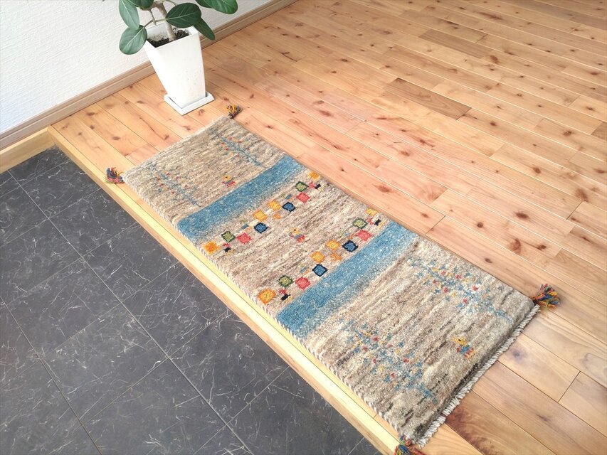 ペルシャ ギャッベ ミニランナー 115×43 アイボリー 緑 糸杉絨毯 ...