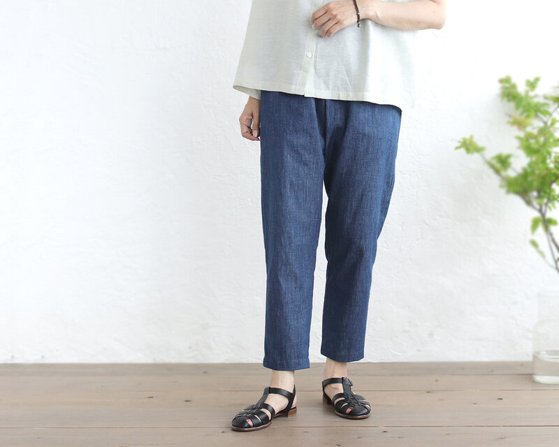 【新品・タグ付】yori Audrey テーパードデニム 34インディゴ trois - trois 10ozストレッチデニムテーパードパンツ