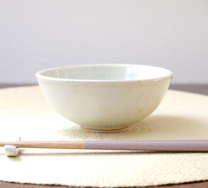 白陶土と藁灰釉の茶碗 ＊ １