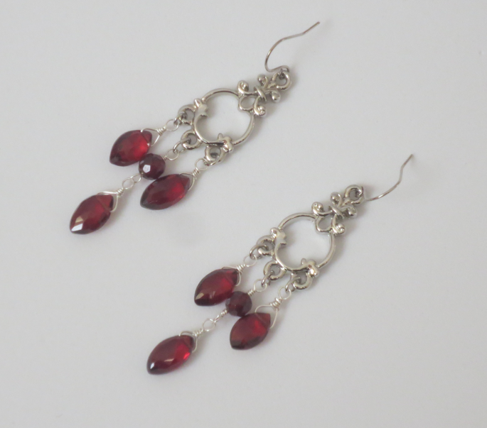 ガーネット　ピアス