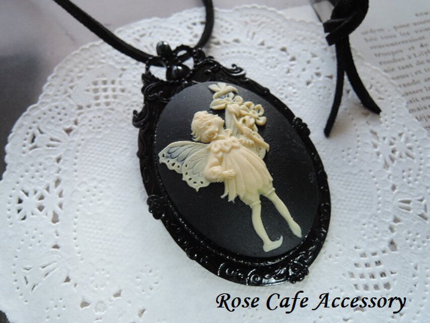 （1323）ちょっぴりアウトレットです✨エンジェルチャイルドカメオ2WAYペンダントブローチブラックカラー。・。・(^^♪
