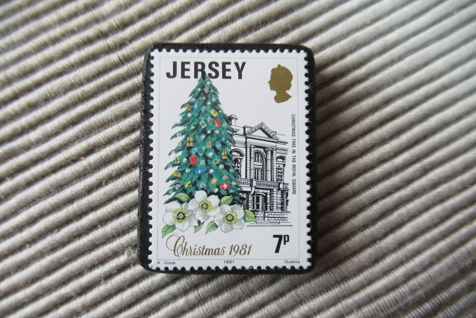 ジャージー島　クリスマス切手ブローチ9136