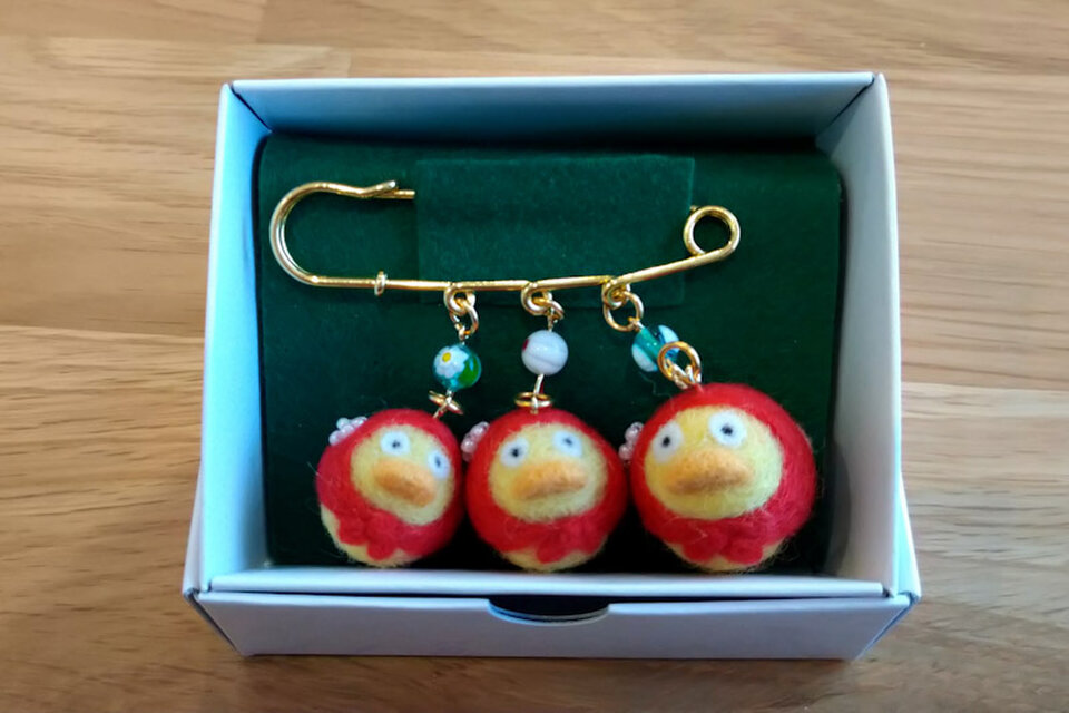 【あらいさまオーダー】マトリョーシカぴよ3姉妹ブローチ  CS0106