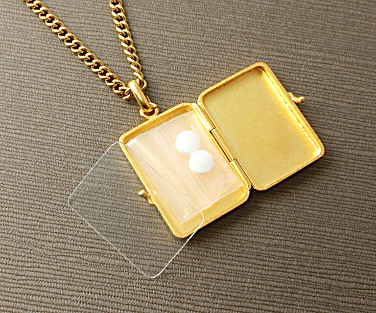 手彫り】遺骨入れ＆ロケットペンダント/シルバー製/純金仕上・/角形