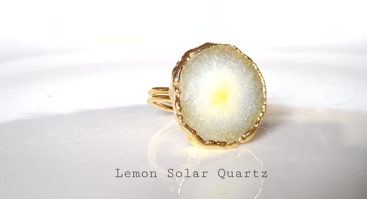 最新作入荷☆「レモンフラワーソーラークォーツ」の世界で一つの天然石リング