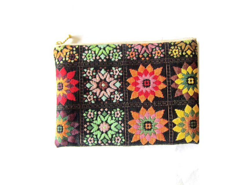 オランダ生地　Lサイズ・黒ニット花柄・コスメ入れ・鍵入れ・カード入れ　アクセサリー入れれ