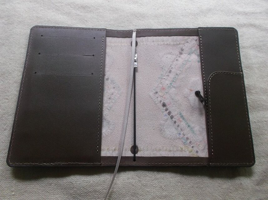 【オーダーメイド】ヌメ革トラベラーズノートカバー（パスポートサイズ） オーダーメイド】ヌメ革トラベラーズノートカバー（パスポートサイズ