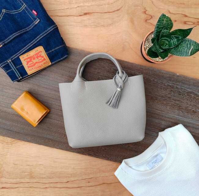 【姫路レザー】手縫いのミニトートバッグ（コンパクト/シンプル/メンズ/レディース/ミニバッグ/プレゼント）アーバングレー