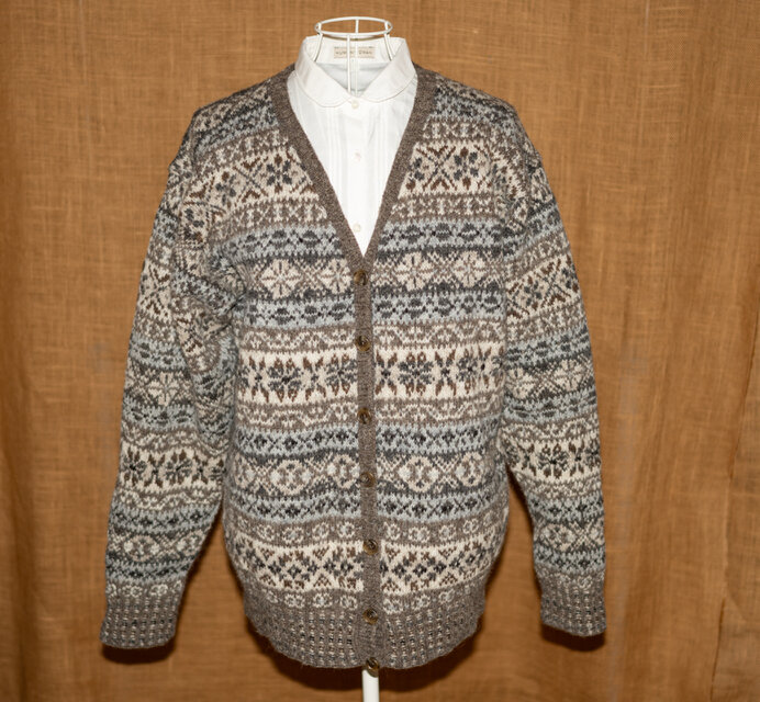 素朴な色のフェアアイル・カーディガン