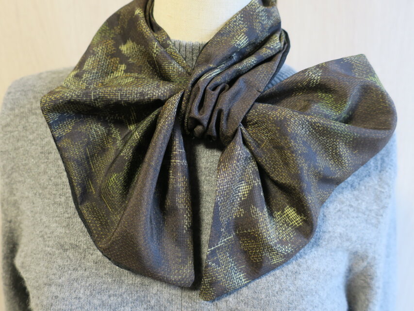 大島紬の　リバーシブル変わりスカーフ