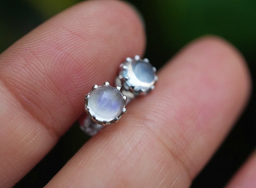 ホワイトラブラドライト・クリソベリルブルーキャッツアイピアス＋