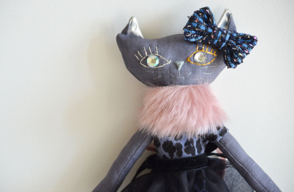プペ ネコのお人形　女の子 「おしゃれ大好きなパリジャンヌ 猫　ローズ」クリスマスプレゼントにも