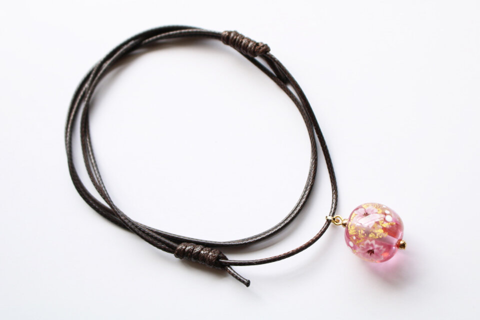 在庫処分セール＊とんぼ玉ガラスペンダント桜(ピンク）金箔入り