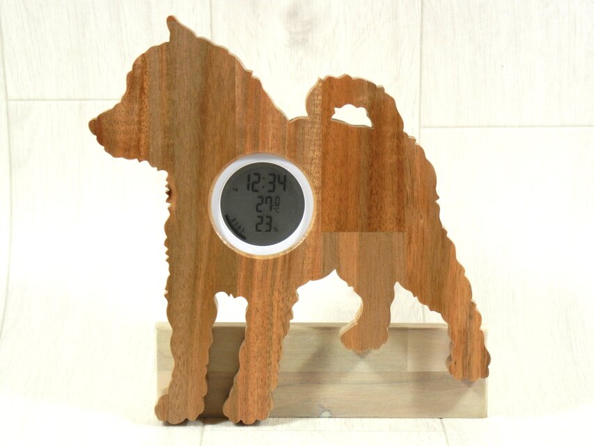 デジタル温・湿度計（時計付）柴犬No.3【木製（アカシア集成材）】（置き・掛け兼用）
