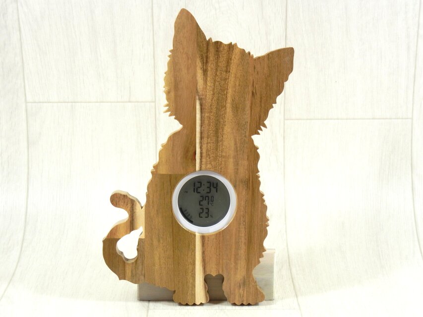 デジタル温・湿度計（時計付）仔猫（座り姿）No.4【木製（アカシア集成材）】（置き・掛け兼用）
